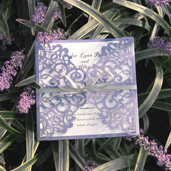 Lavender Laser-Ausschnitt Hochzeitseinladungen KPL359