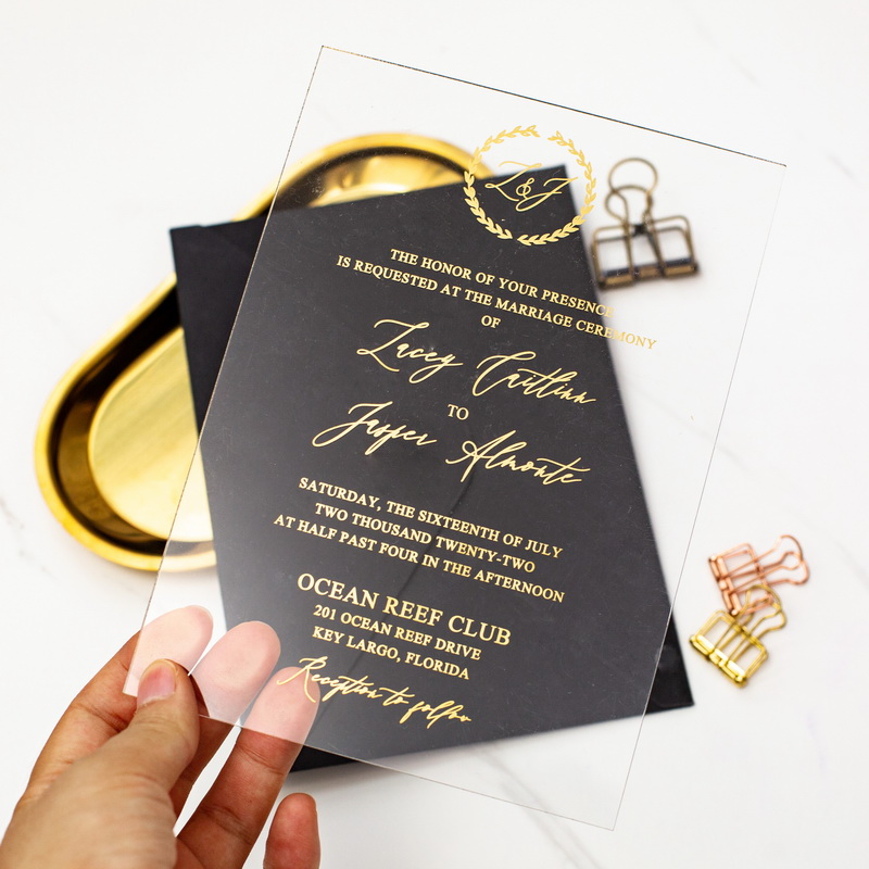 Elegante Goldene Monogramm Acryl Hochzeitseinladungen TAC016