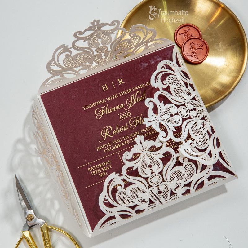 elegante Goldene Acrylkarte mit Ivory Lasercut Pocket Hochzeitseinladungen KAC001