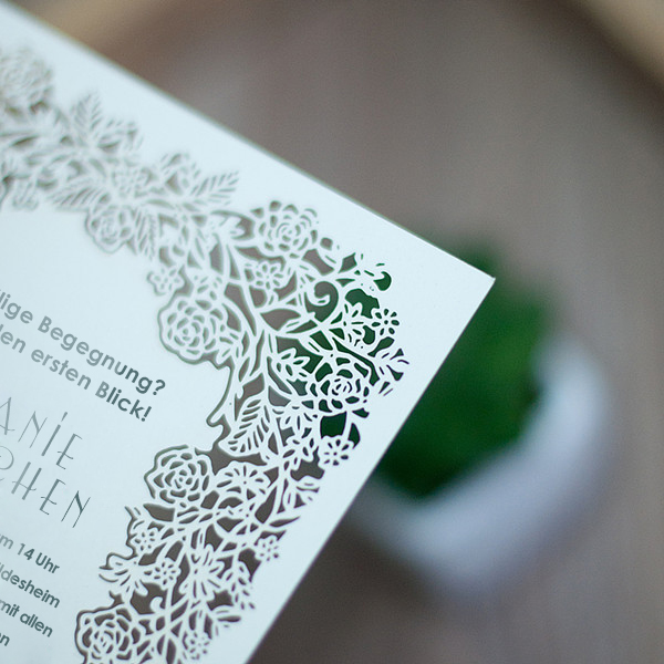 elegante Laserschnitt Einladungskarte zur Hochzeit KPL173
