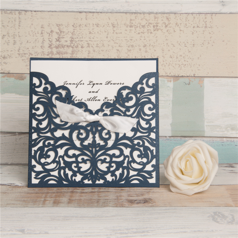 Navy Blau Lasercut Hochzeitseinladungen mit Schleife KPL355