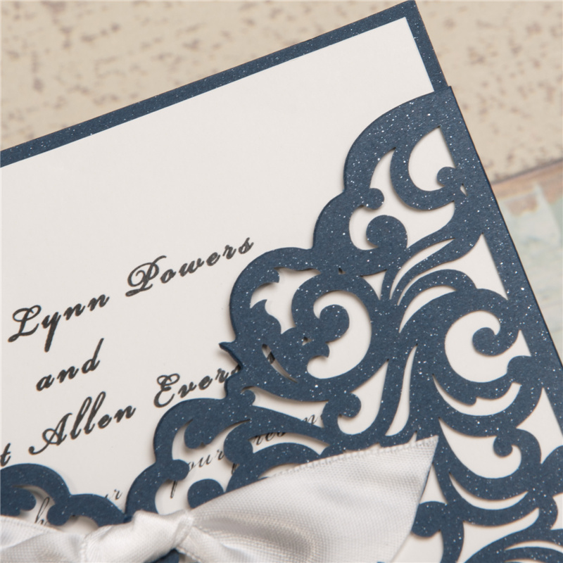 Navy Blau Lasercut Hochzeitseinladungen mit Schleife KPL355