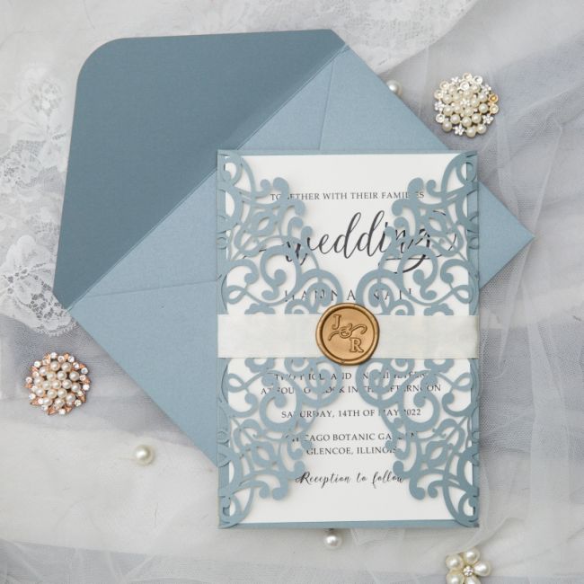 Dusty Blue Lasercut Hochzeitseinladung mit Wachssiegel KPL394