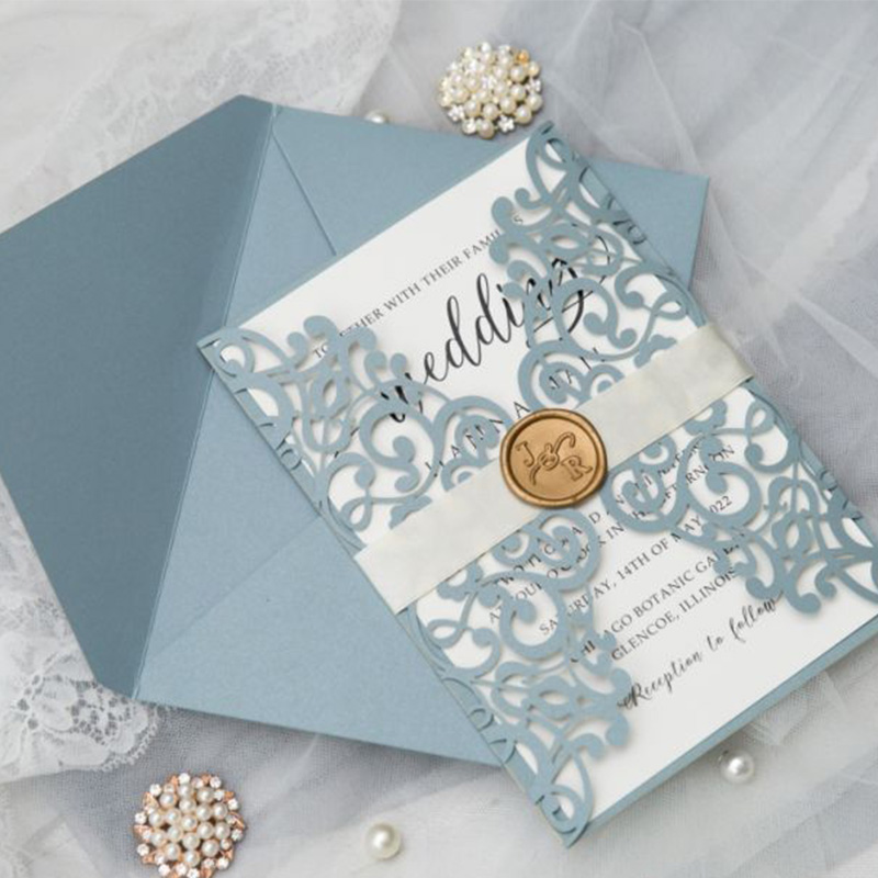 Dusty Blue Lasercut Hochzeitseinladung mit Wachssiegel KPL394