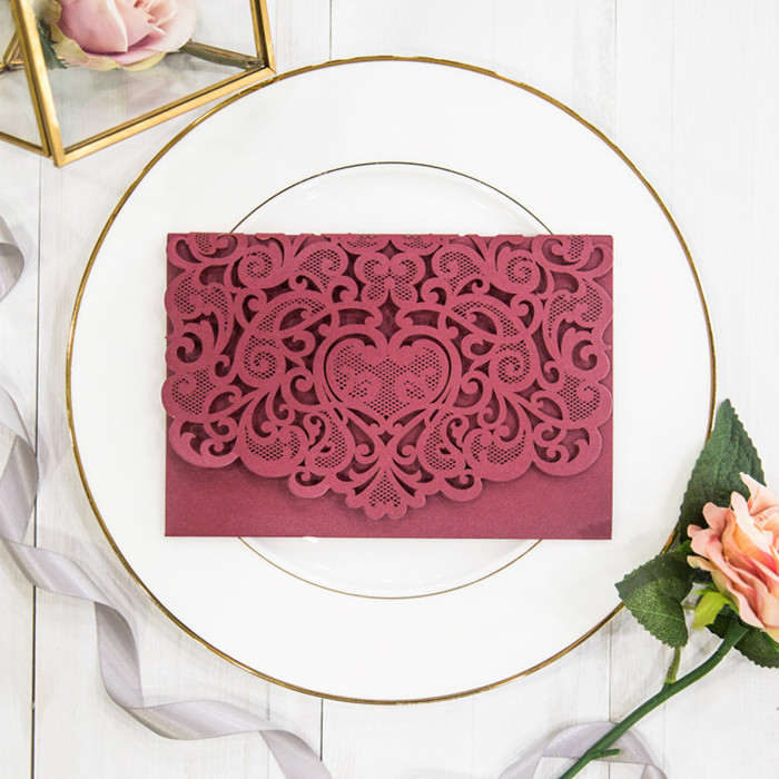 moderne rote Herz lasercut Tri-Fold Hochzeitskarte TPI017