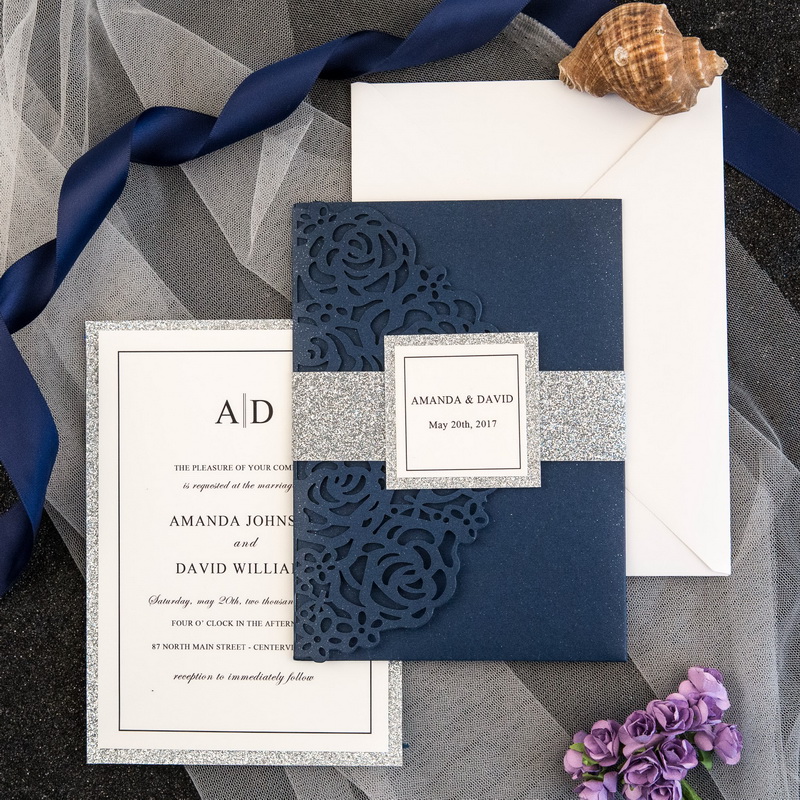 Luxurioese Navy Shimmer Pocketfold Hochzeitskarten mit Silberne Banderole TPI022