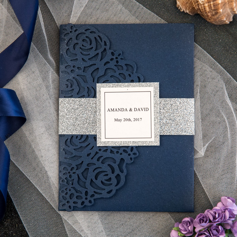 Luxurioese Navy Shimmer Pocketfold Hochzeitskarten mit Silberne Banderole TPI022